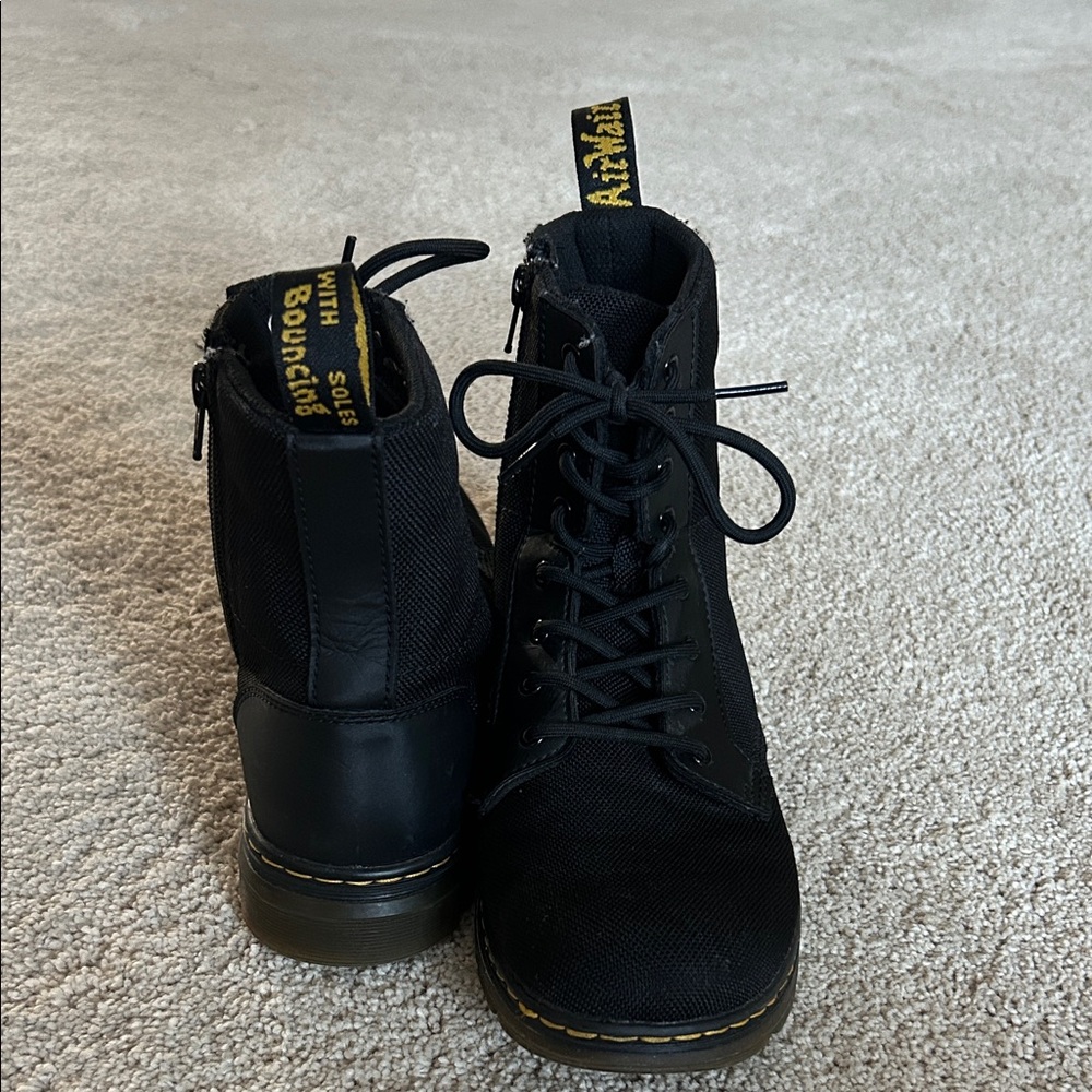 Dr. Marten's Kid's Collection Combs Boot Sz. 6